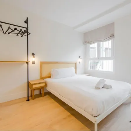 Malasaña a tus pies para 4, descubre San Bernardo 20 E3-3